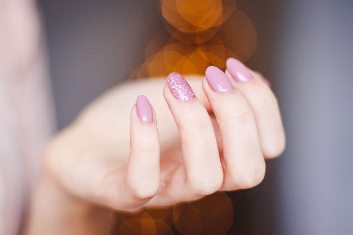 Mauve gel manicure with glitter accent nail